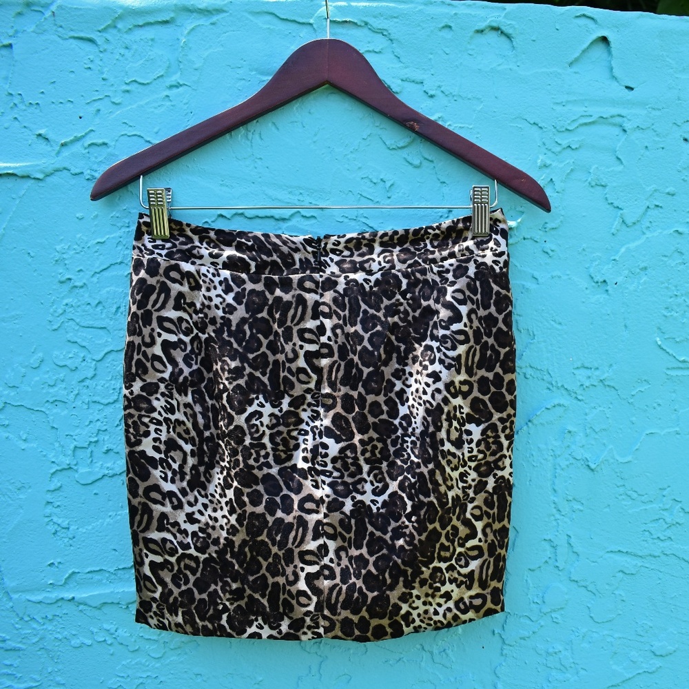 Bebe mini skirt in silk animal print